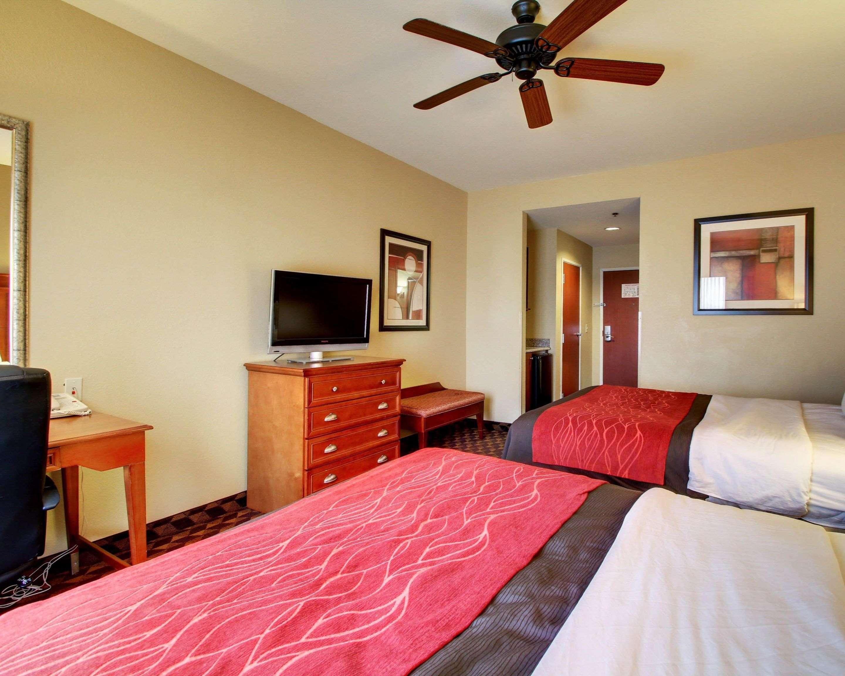 Comfort Inn & Suites Clinton Esterno foto