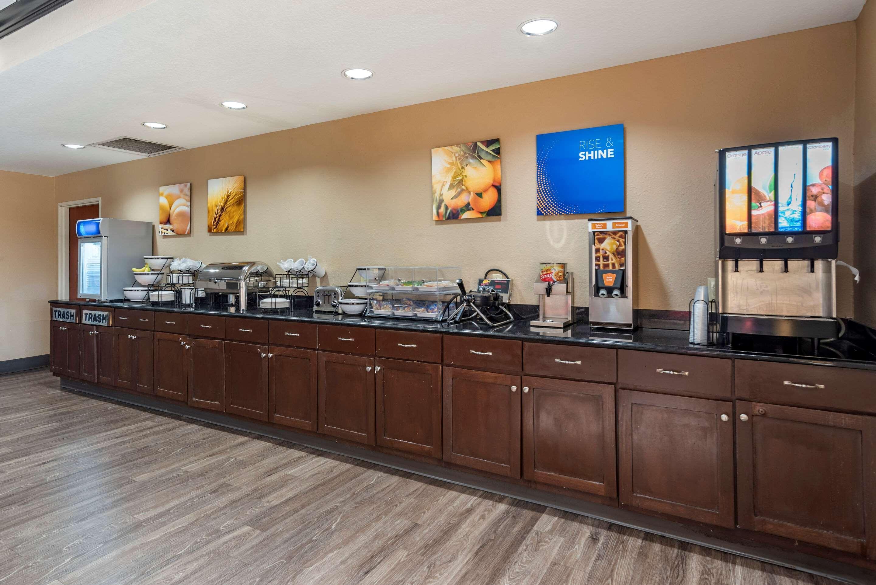 Comfort Inn & Suites Clinton Esterno foto